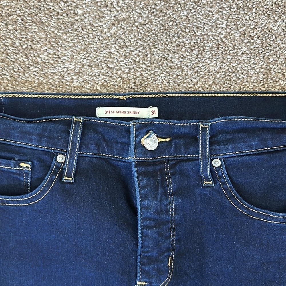 Levi’s Shaping Skinny Jeans - Picture 2 of 3